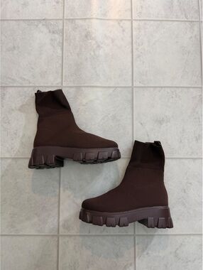 BERNESS Gia Coffee Brown Chunky Sock Boots Size 6